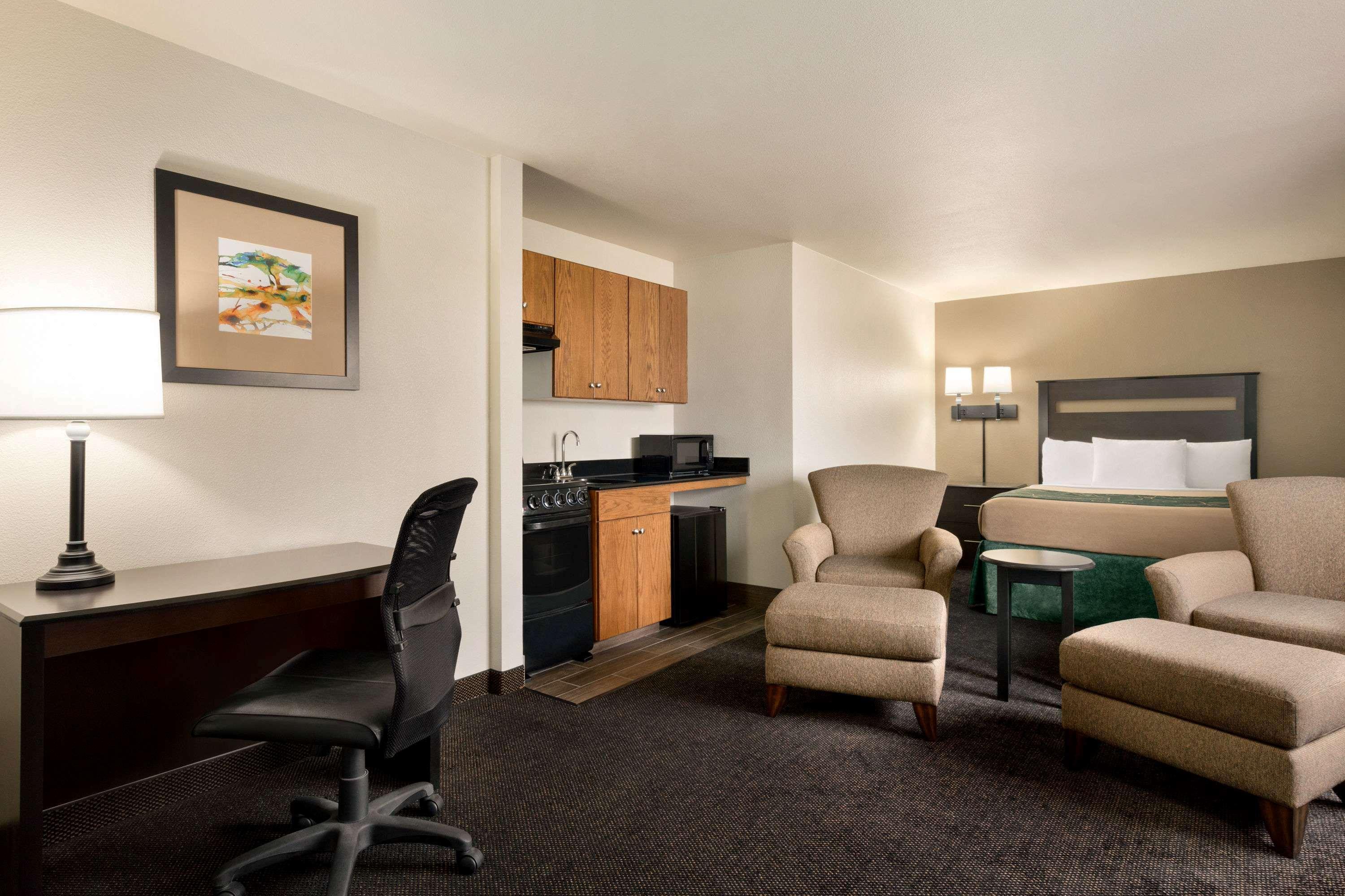 Baymont By Wyndham Glendive Hotel Exterior foto